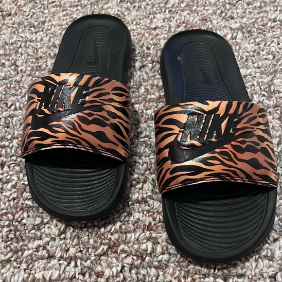 Nike Shoes - Like new Nike slides